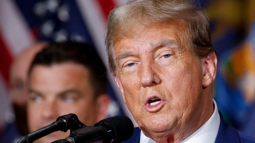 Trump se moque de la conférence de presse de Biden en direct