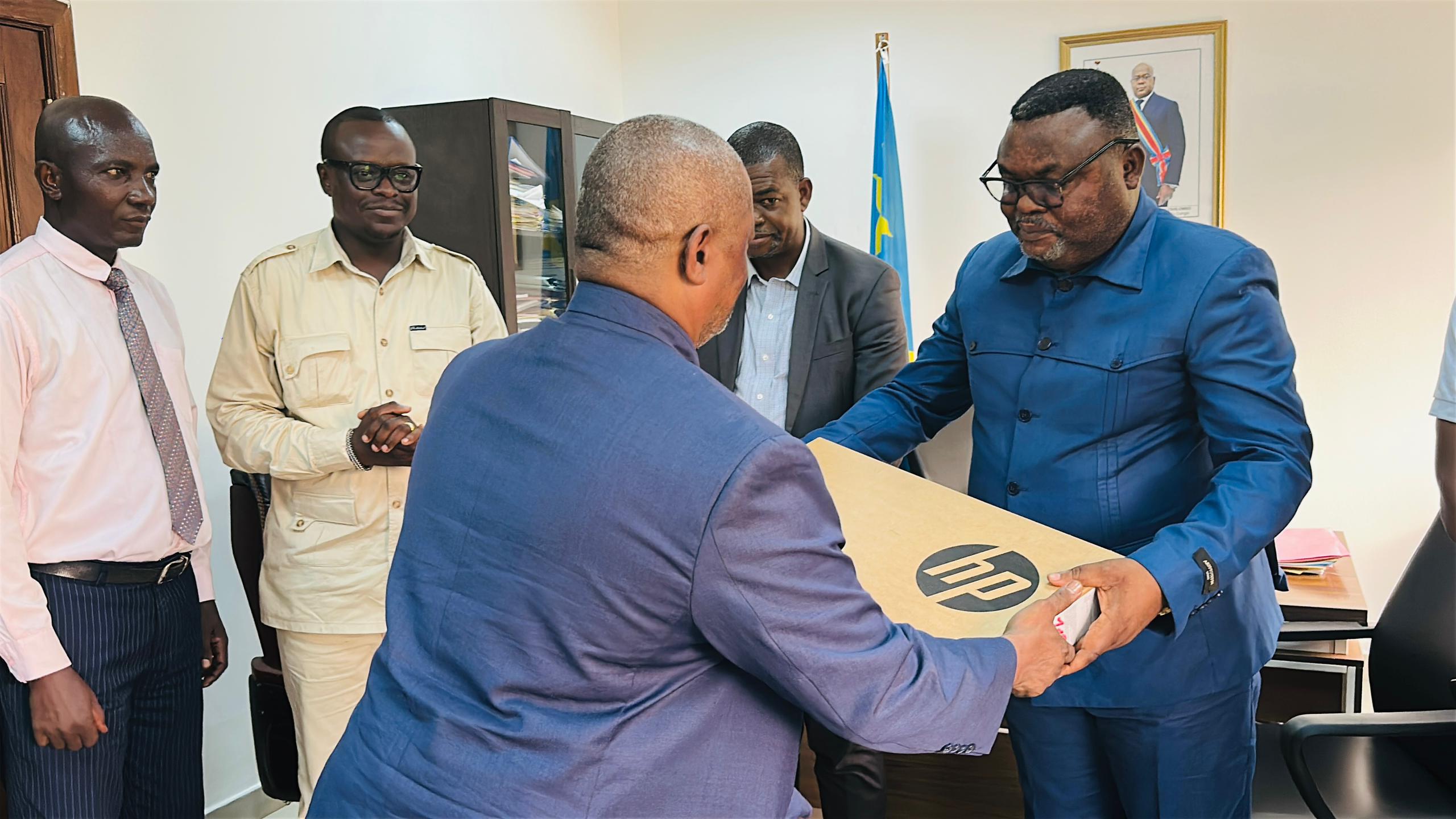 Formation Professionnelle :l’Inspecteur Général Guillaume BANGA dote ses services d&rsquo;outils informatiques